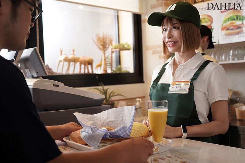 【完全版】[1dldss00391]某有名ハンバーガー店で働き始めた巨乳人妻と、チャラいヤリチン大学生バイト君の歳の差セクハラ不倫映像が流出してます。 入田真綾＜DAHLIA＞
